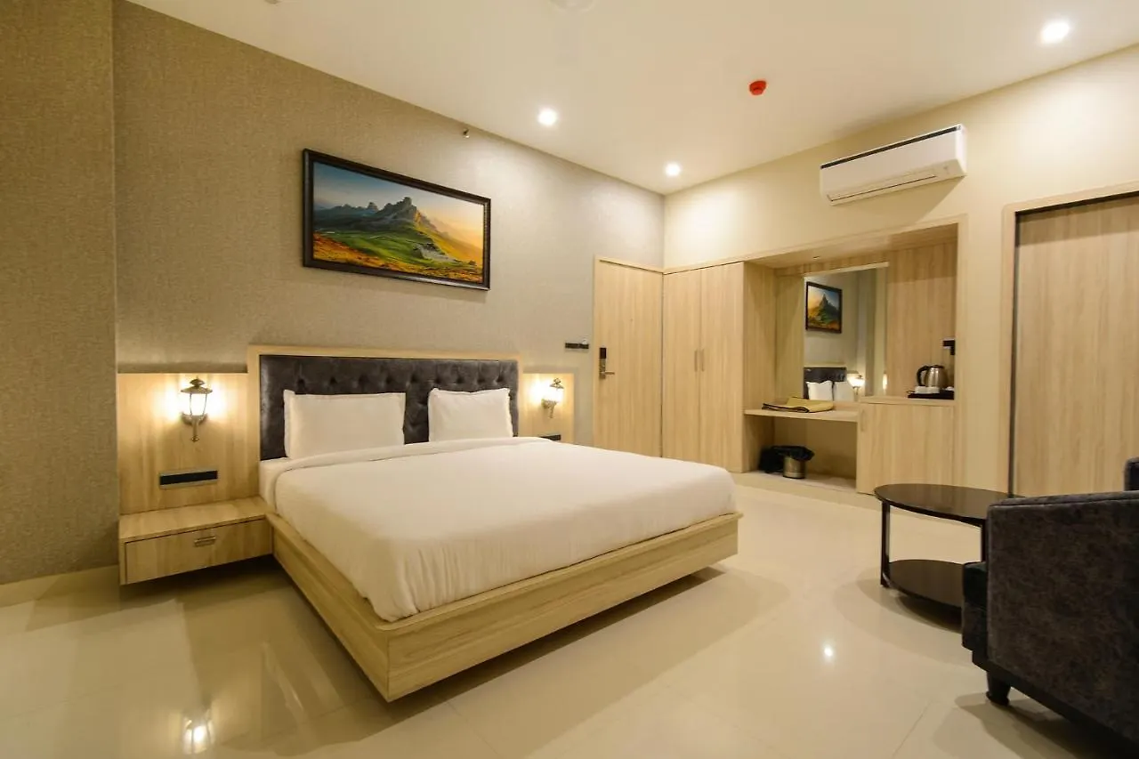 *** Hotel Fabhotel Peak View India